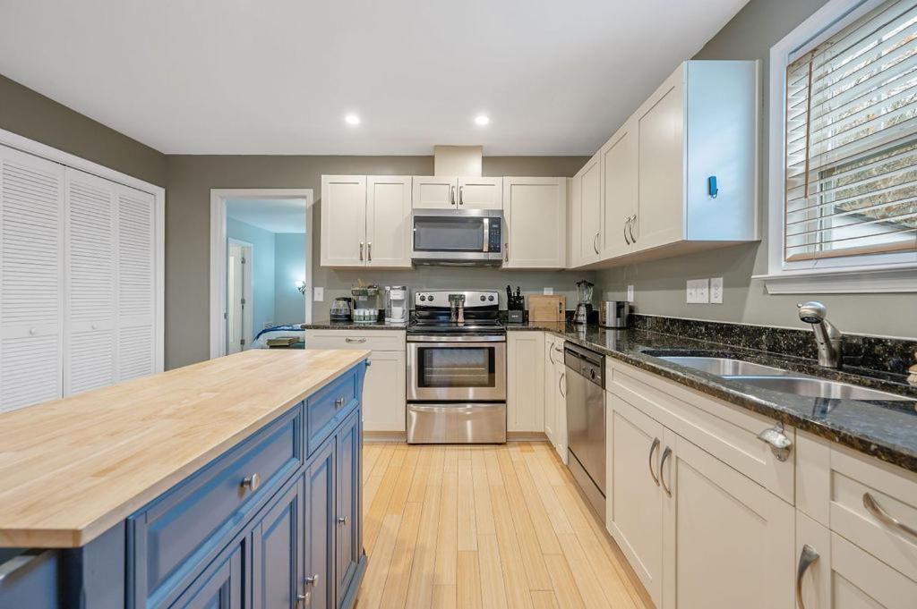 New Victorian Theme, 3Br, Lrg Backyard Close To Pnc Arena, Downtown, And Rdu Airport Raleigh Esterno foto